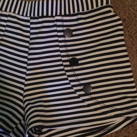 Stylish Black and White stripped shorts! - Picture 2 of 3